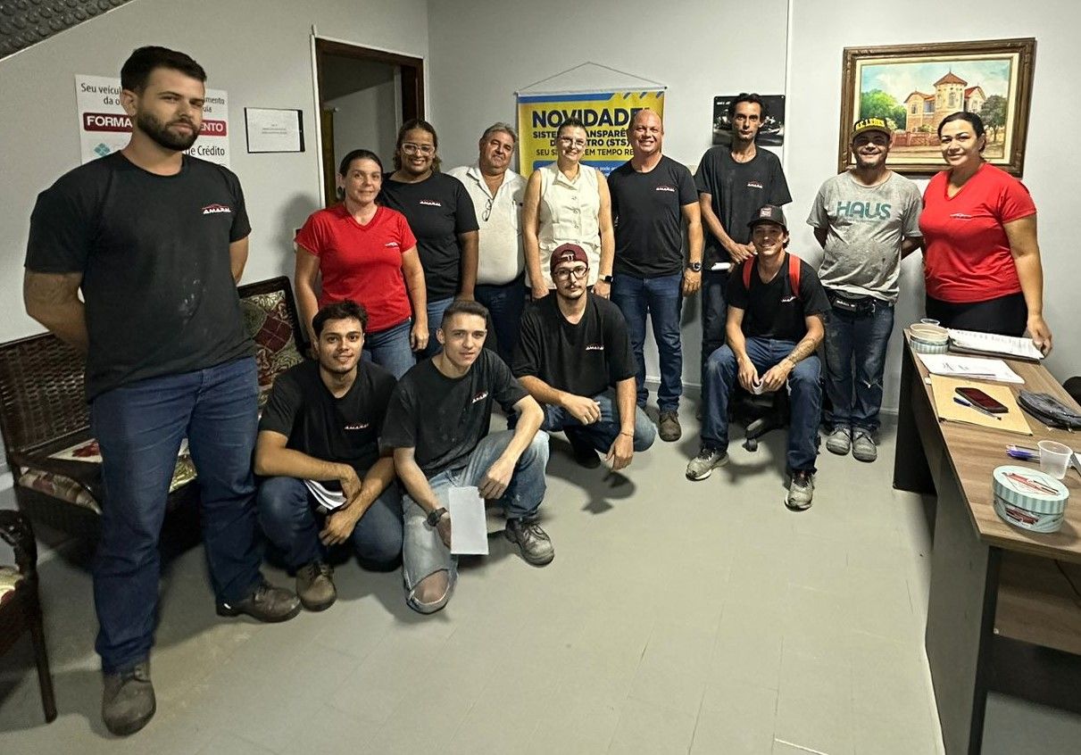 Entrega de Regulamento Interno no Amaral Multimarcas