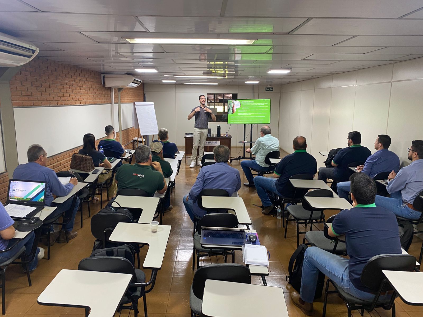 Treinamento com a equipe comercial da Nova Era Agrícola